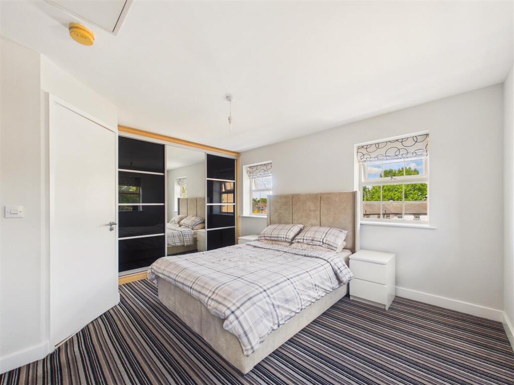 House in Hull - View 5
