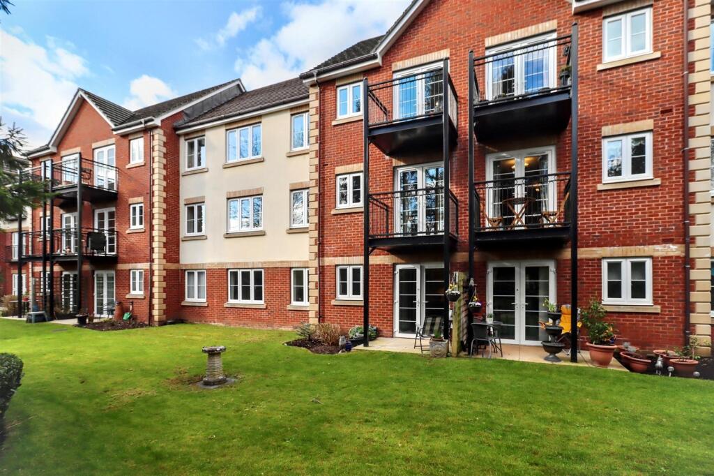Main image of property: Retirement Apartment Close To Nailsea Town Centre
