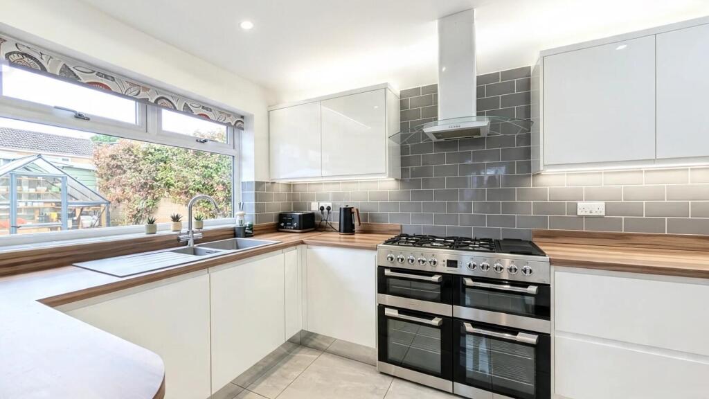 House in Taunton - View 4