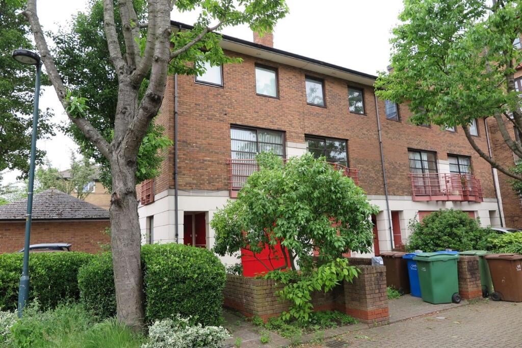 Main image of property: Plover Way, Surrey Quays, SE16