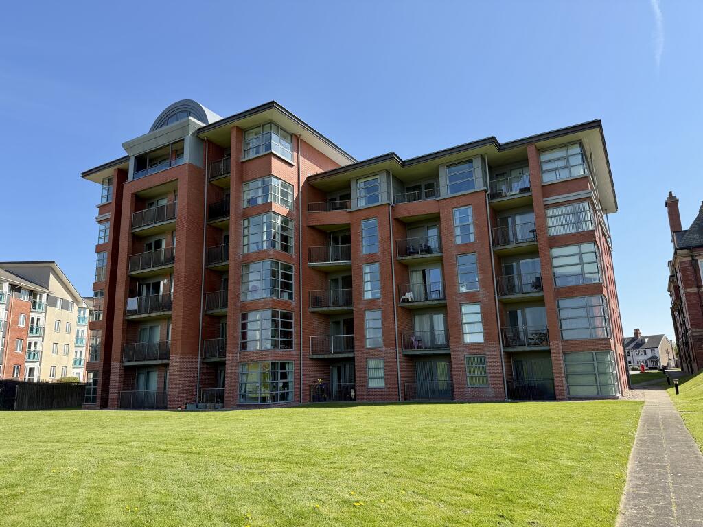 1-bed flat on Admiral Heights, Queens Promenade, Lancashire, £115,000