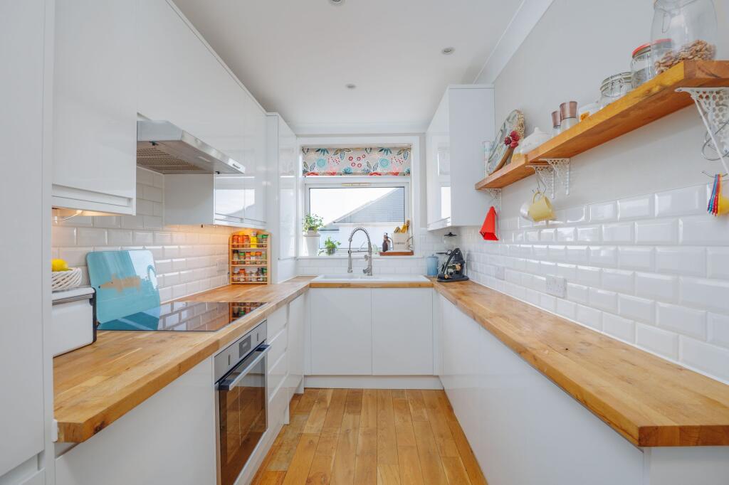 Apartment in Bournemouth, Moordown - View 4