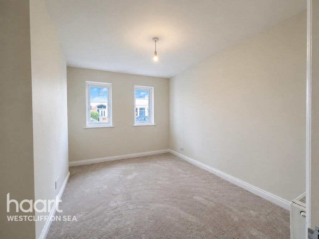 Apartment in Southend-on-Sea, Essex - More