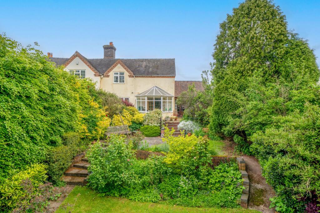 3-bed semi-detached on Cross Lane Head, Bridgnorth, WV16, £375,000