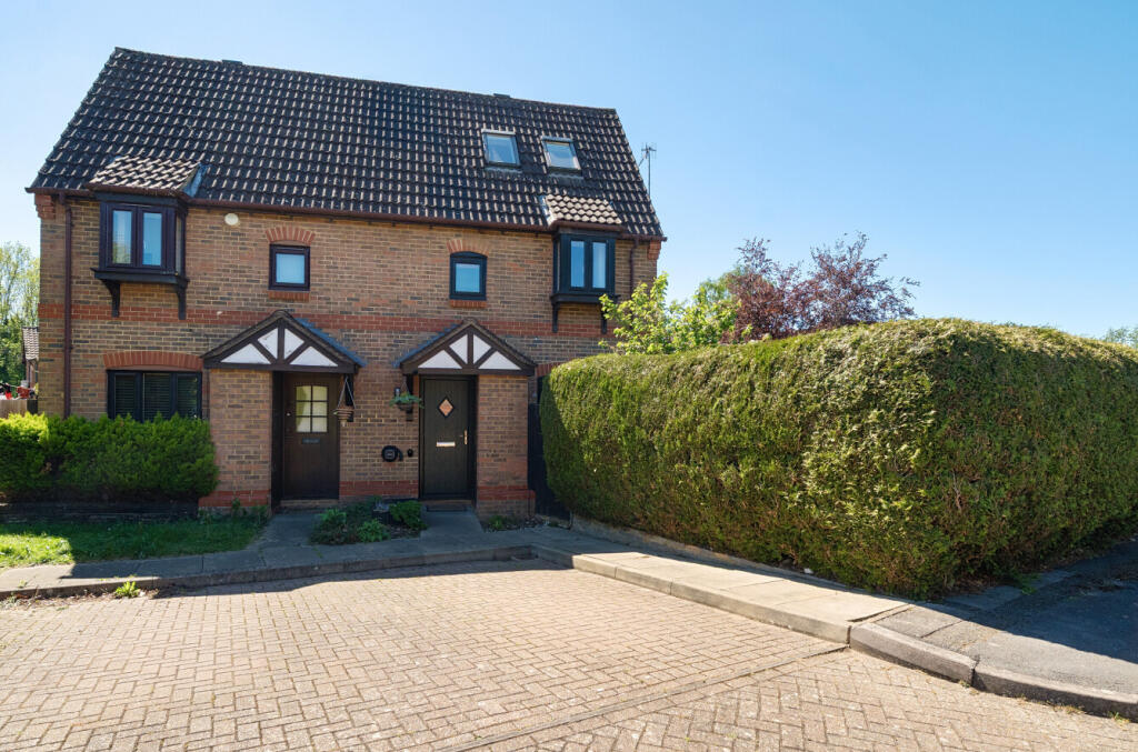 2-bed house on Devoil Close, Guildford, Surrey, GU4, £390,000