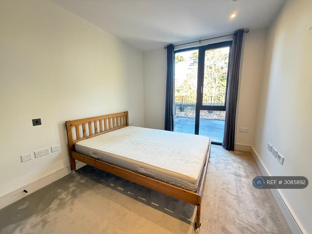Apartment in Slough - View 3