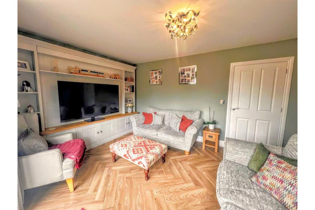 Manor Lane, Tamworth, B79 photo 5