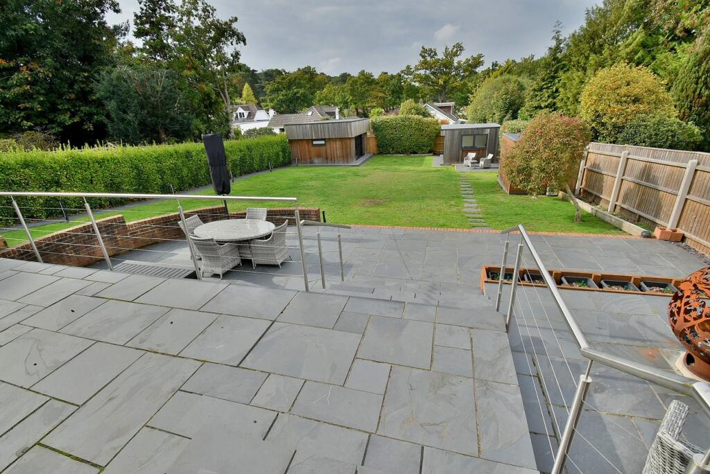 Martins Drive, Ferndown, BH22 photo 2