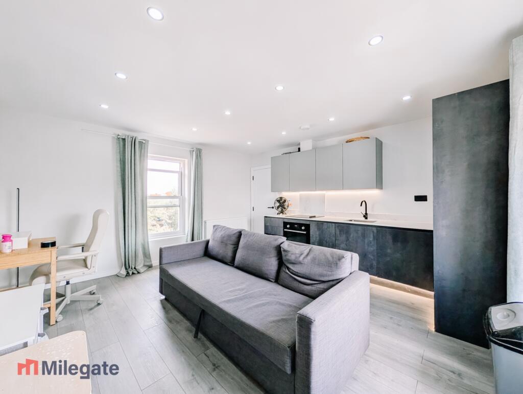 Main image of property: London Road, Sevenoaks, TN13