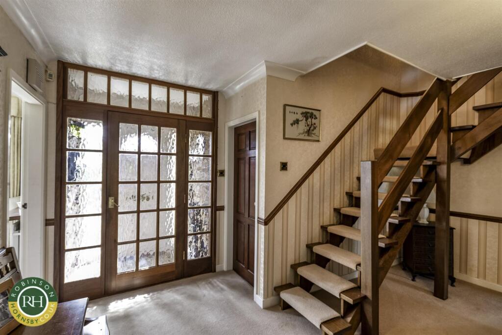 Maple Drive, Auckley, Doncaster photo 4