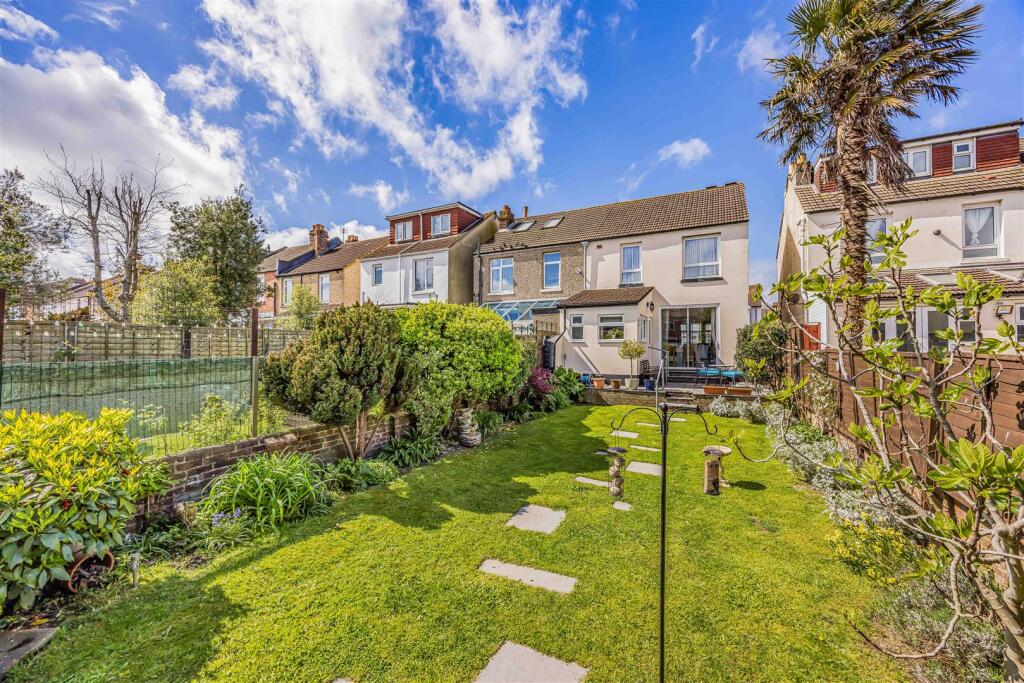 House in Portsmouth, Kingston, Baffins - View 2