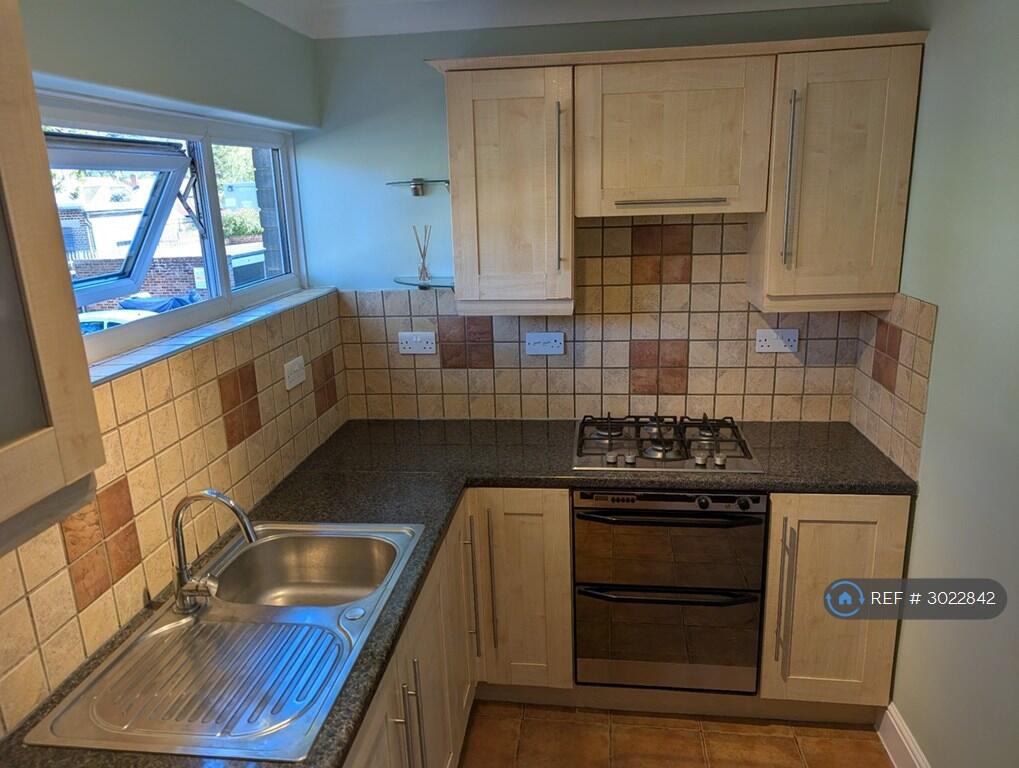 Apartment in Guildford - View 5