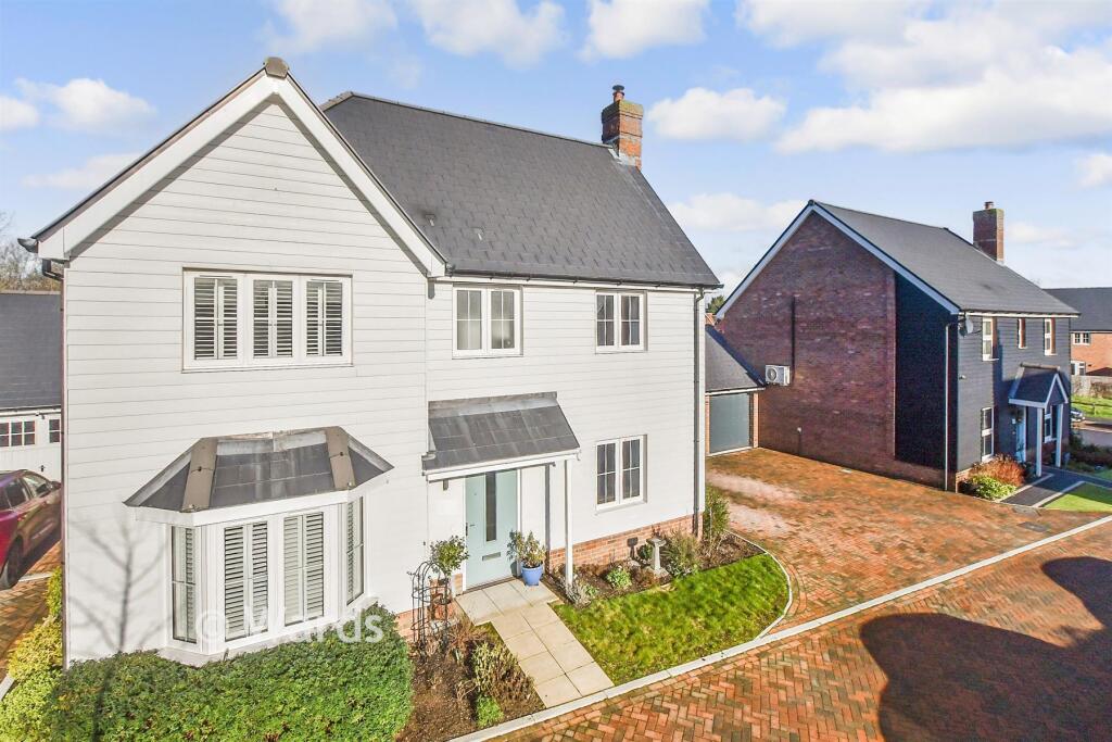 Hazel Close, Headcorn, Kent photo 2