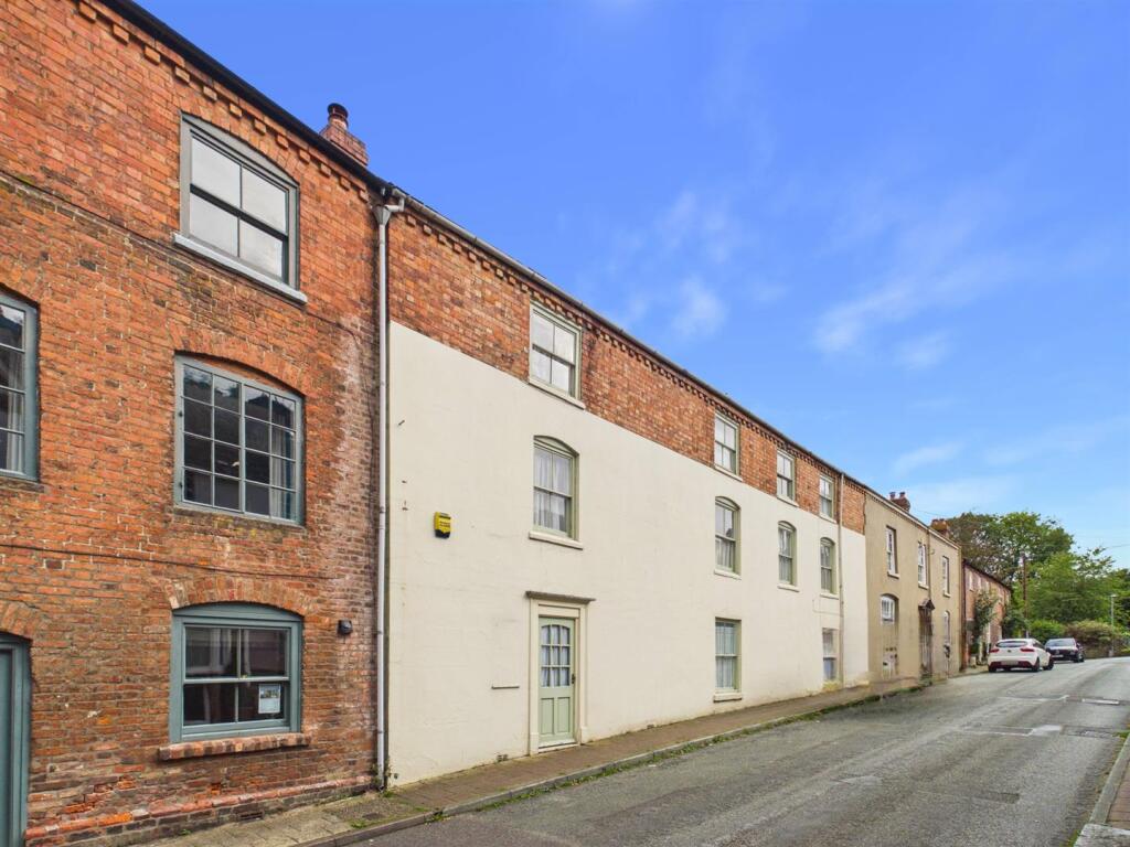 6-bed house on Kerry Street, Montgomery, £320,000