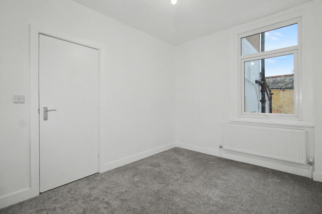 York Road, Aldershot, GU11 - More