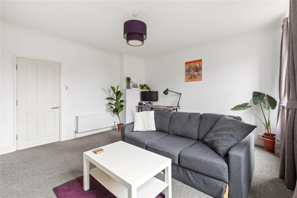 Apartment in London, Caledonian Estate, Barnsbury - View 2
