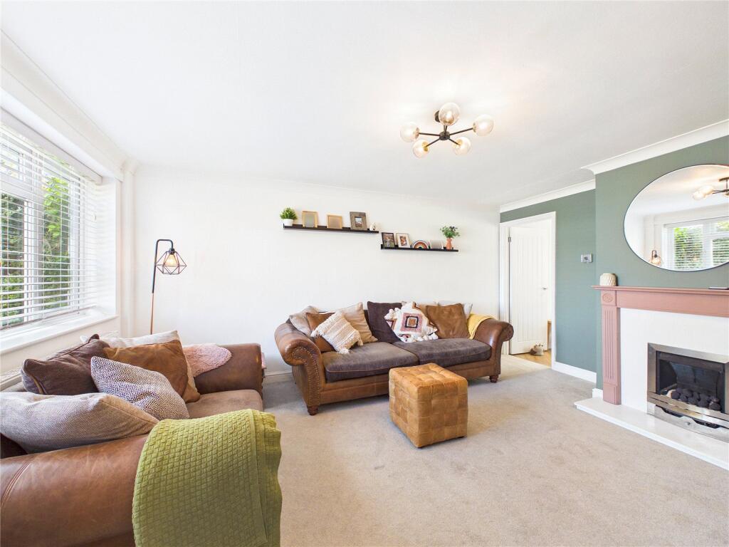 Zermatt Close, Worcester, Worcestershire, WR3 photo 5