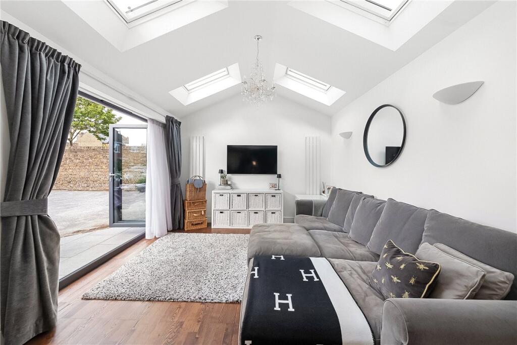 House in London - View 2