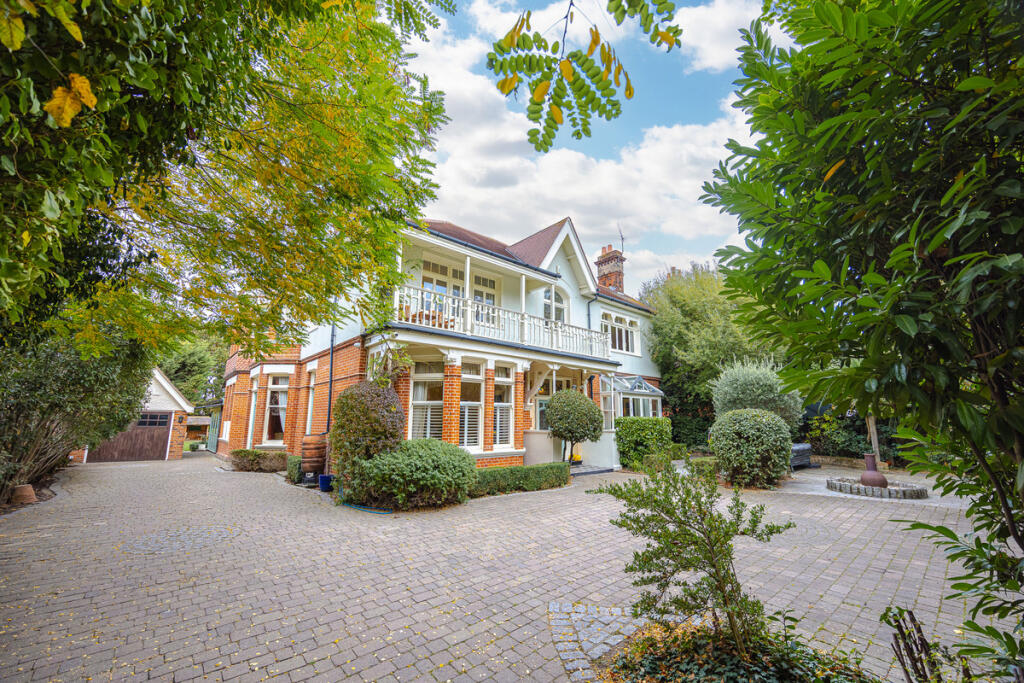 Main image of property: Imperial Avenue, Westcliff-on-sea, SS0