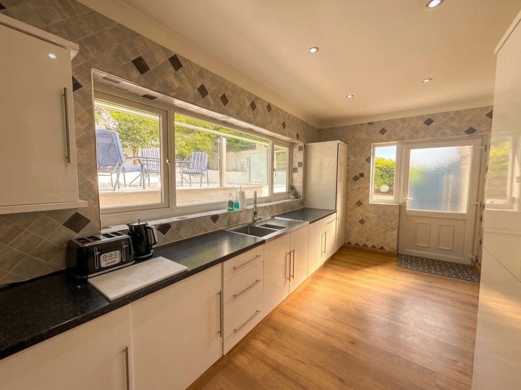 House in Huddersfield - View 5