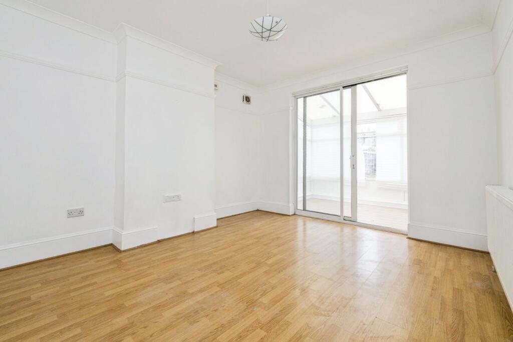 House in London - View 5