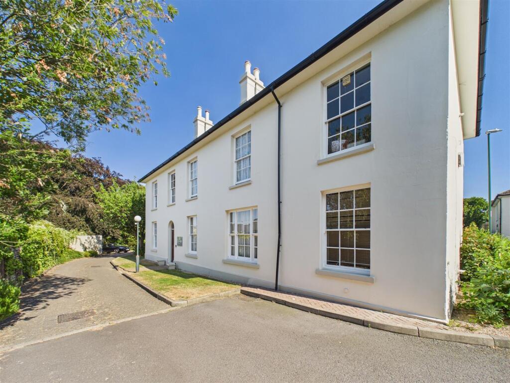 Main image of property: The Cedars, Nottingham