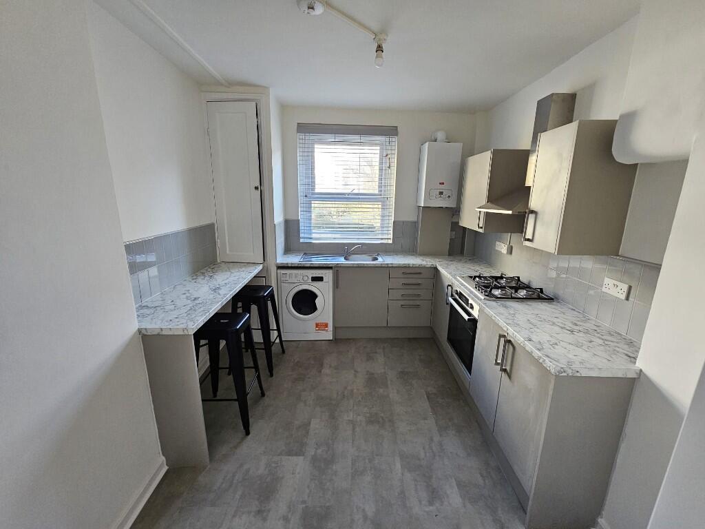 Main image of property: Flat 3 Joscoyne House, Philpot Street, London, E1