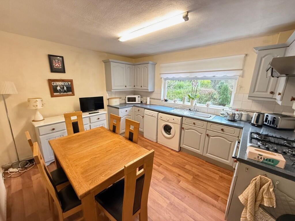 5 Sunnybank Road, Mixenden, Halifax, HX2 8RX photo 3