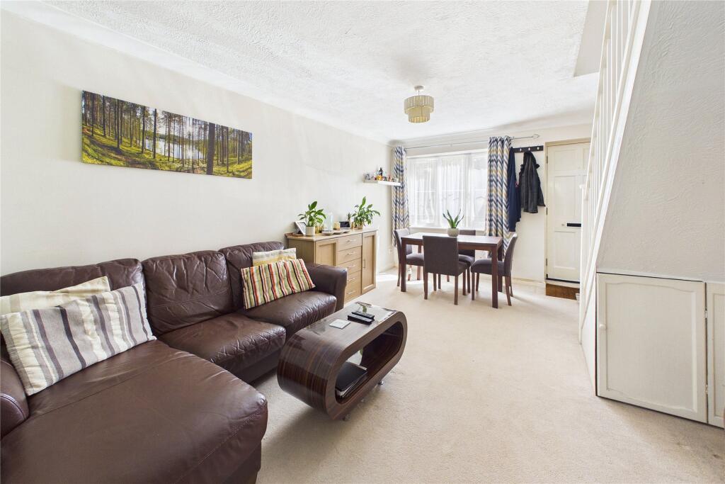 House in Surrey Heath, Heatherside - View 4