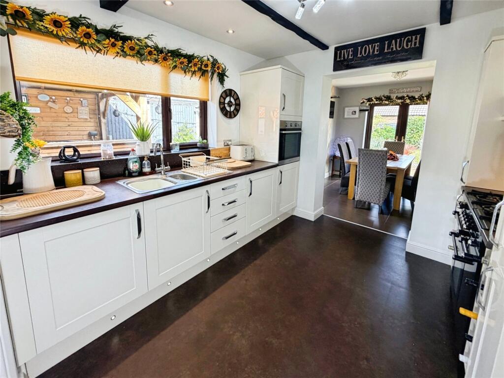 House in Doncaster, Cantley - View 2