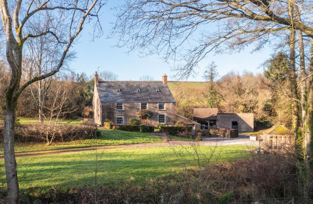 Main image of property: Little Llanthomas, Penyclawdd, NP25
