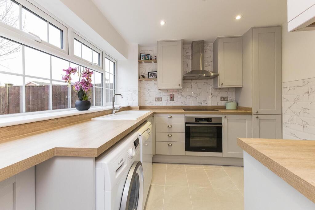 Rye Close, Cox Green, Maidenhead, Berkshire photo 2
