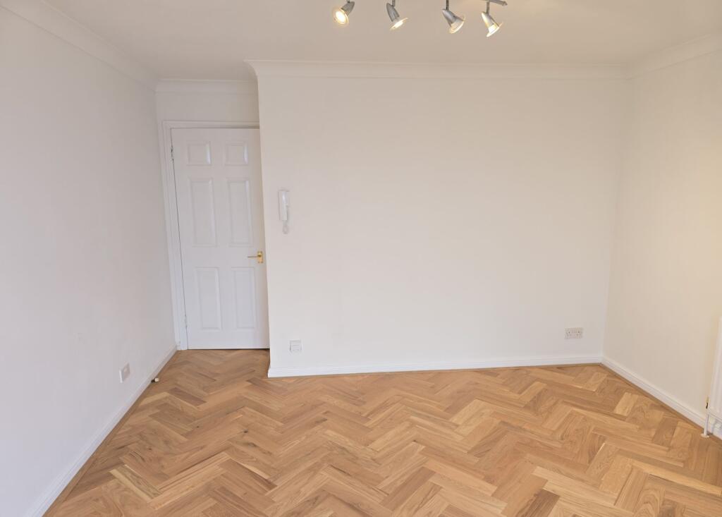 Apartment in Rochester, Kent - View 5