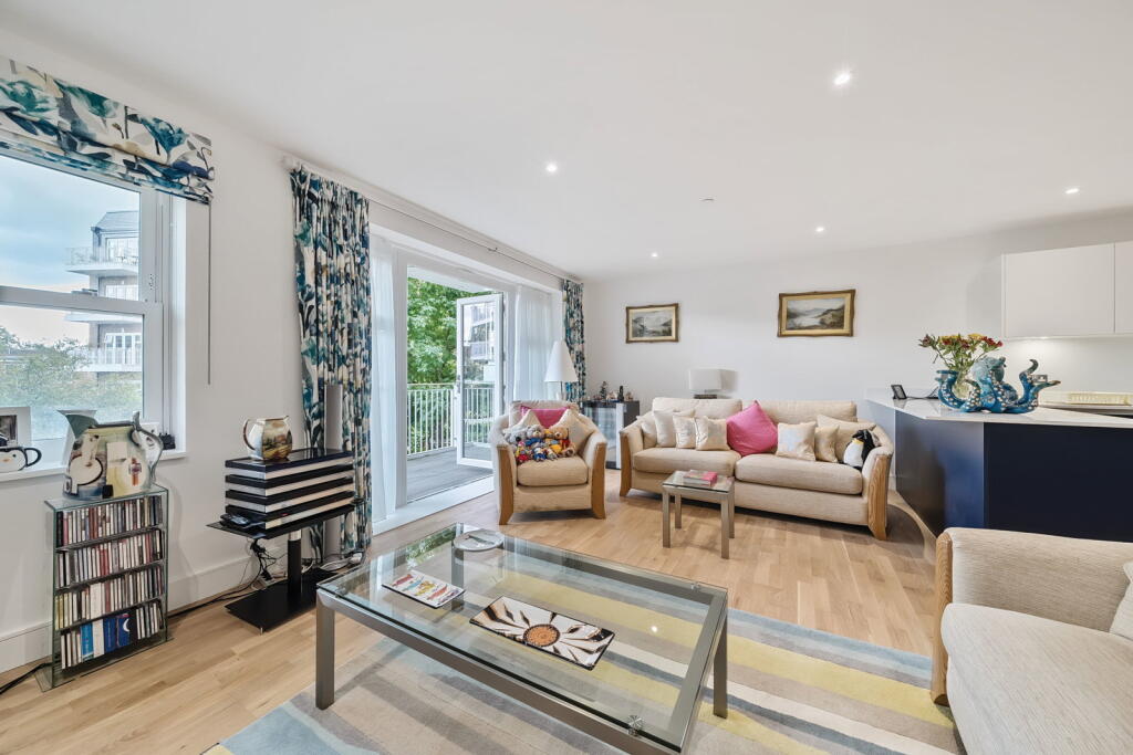 Apartment in Redhill - More