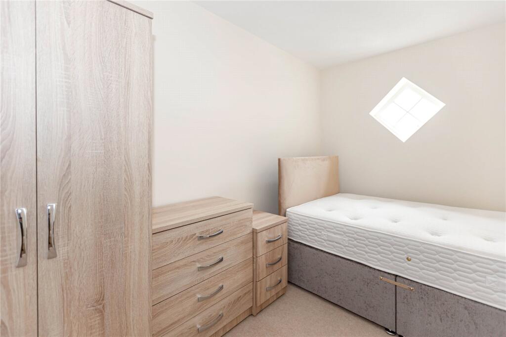 6 bedroom semi-detached house for rent