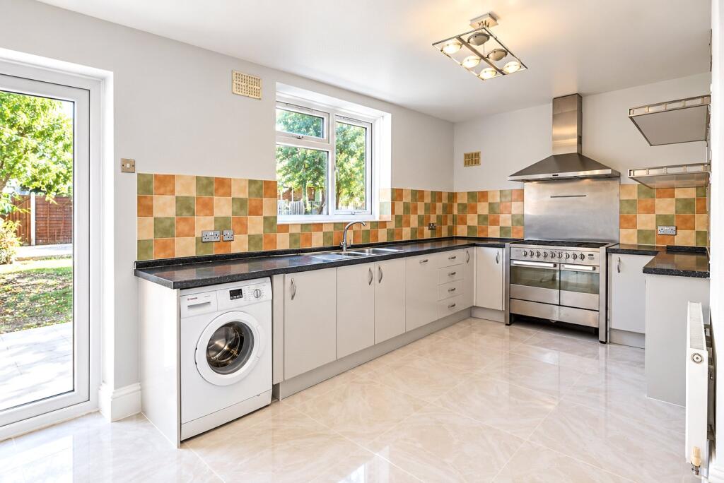 House in Romford - View 4