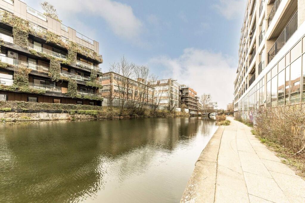 Main image of property: De Beauvoir Crescent, Islington