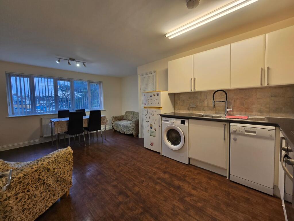 Main image of property: he Vale, NW11