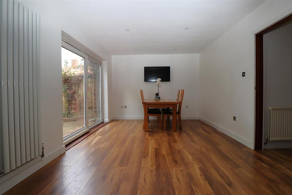 House in Gillingham, Medway - View 5