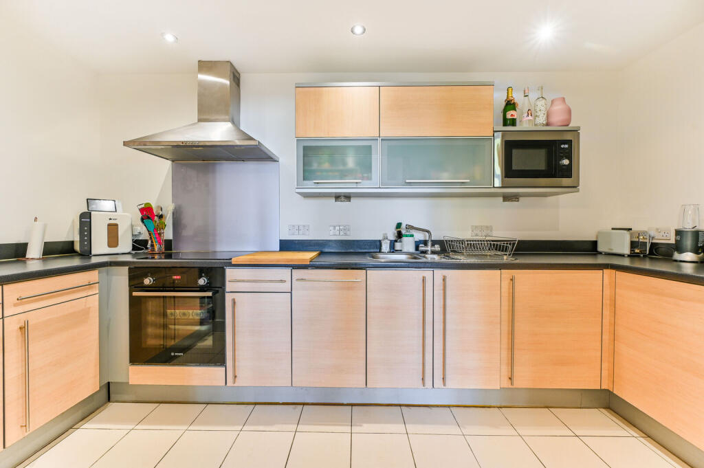 Apartment in Croydon - View 5