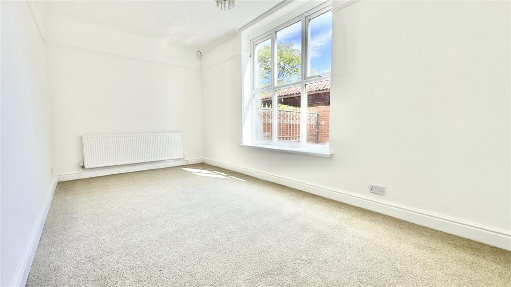 Apartment in Greasby, Overchurch Hill - View 3