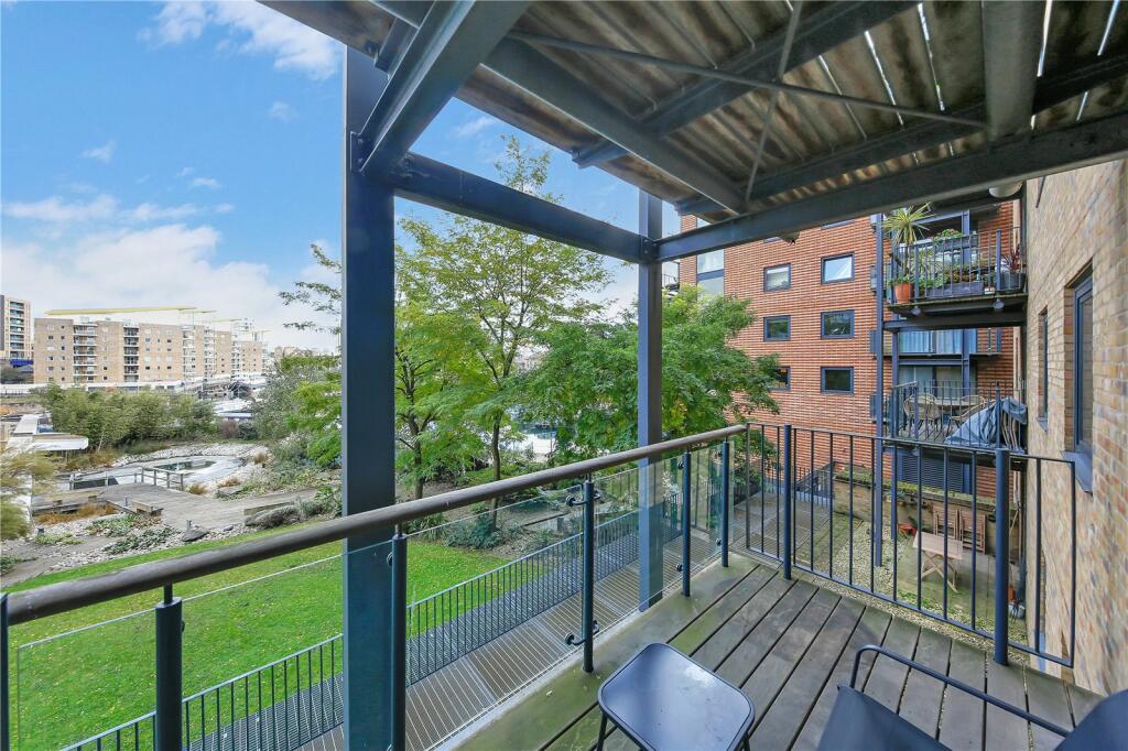 Berglen Court, E14 photo 2