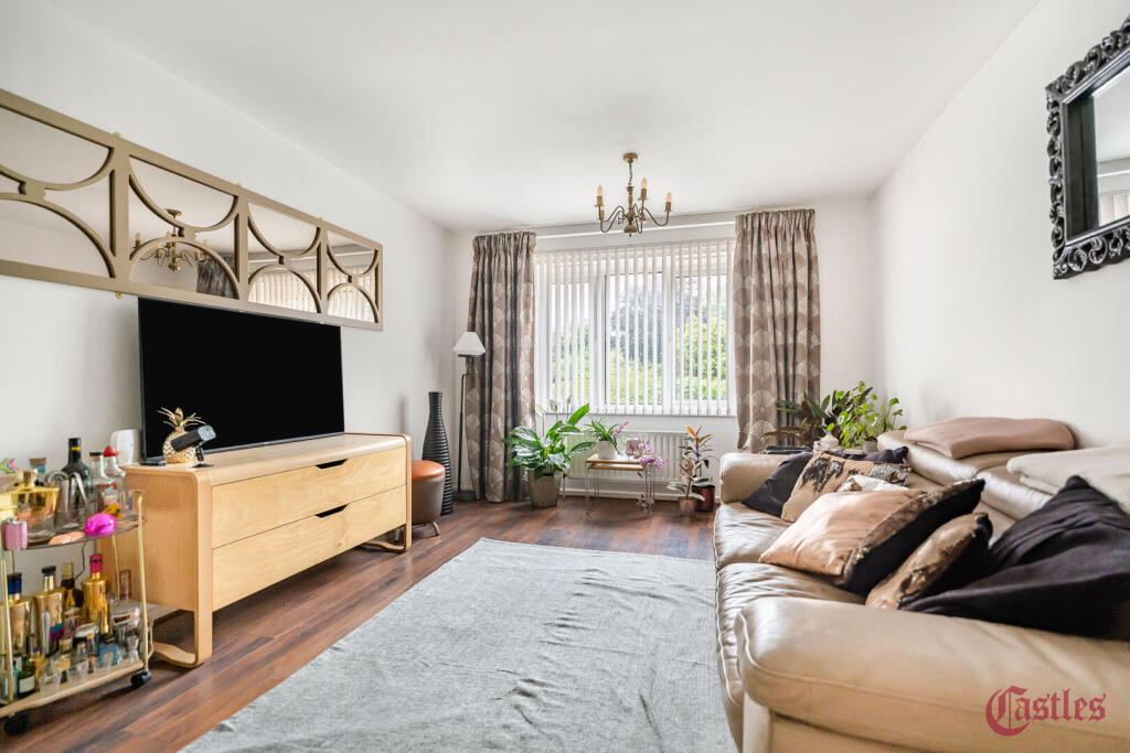 Main image of property: Davey Close, London, N13