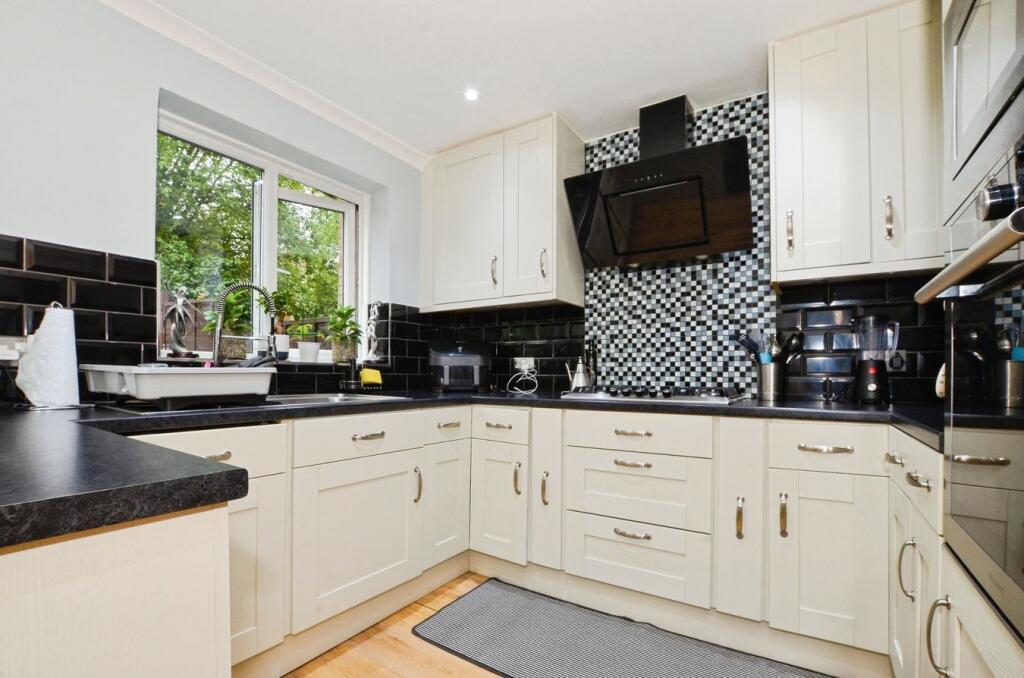 House in Three Rivers, Watford Rural - More