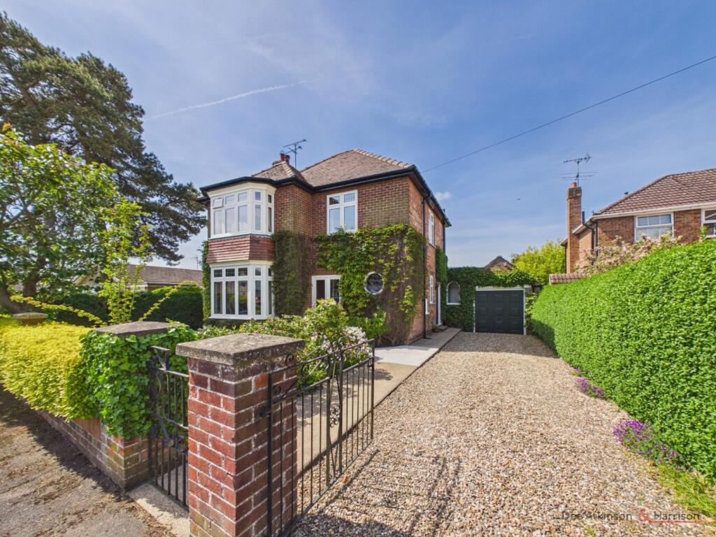 3-bed detached on 8, Wold View Road South, Driffield, YO25 6RR, £435,000