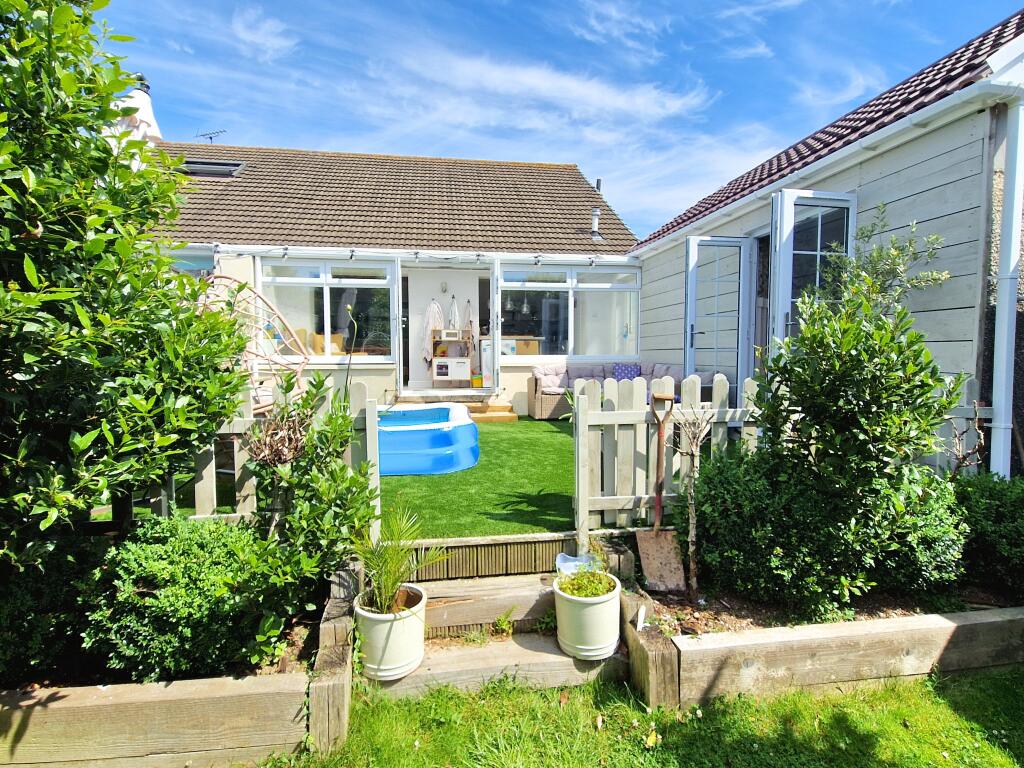 West End Avenue, Porthcawl, CF36 3NG photo 2