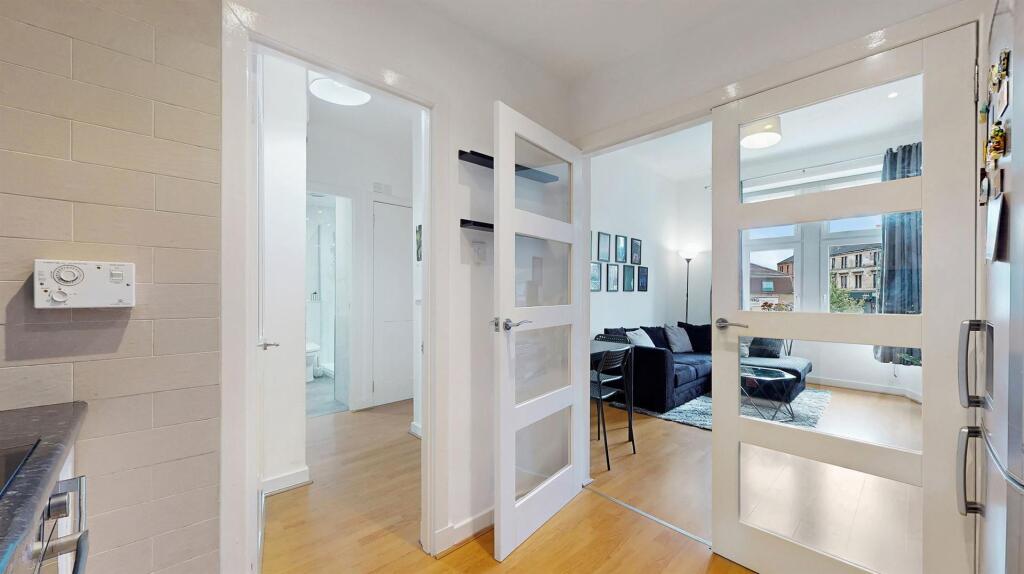 Apartment in Glasgow, West Dunbartonshire - More