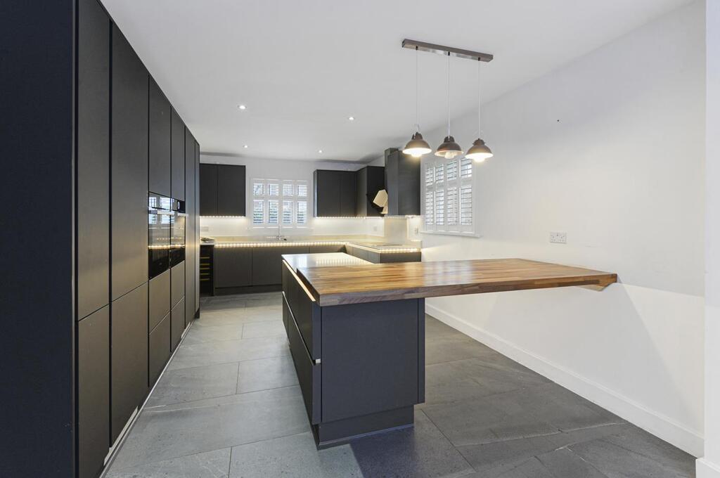 House in Tonbridge and Malling, Kings Hill - More