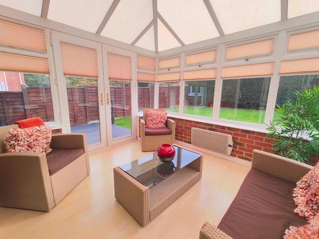 25 St. Thomas Gardens, Bradley, HD2 1SL photo 3