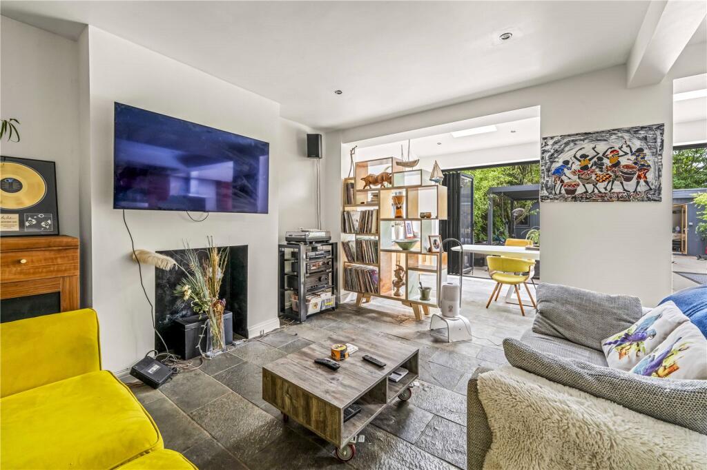 House in Twickenham - View 4